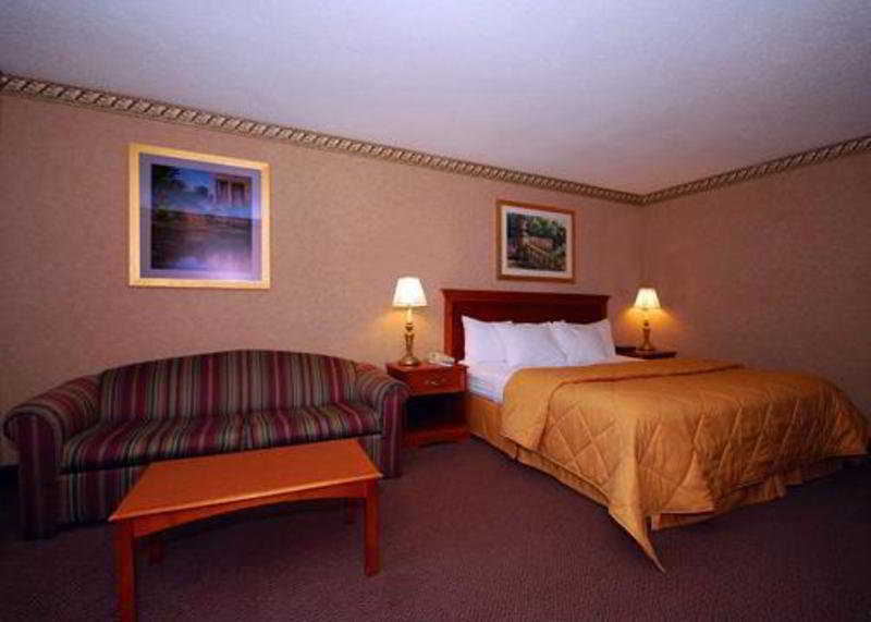 Baymont By Wyndham Copley Akron Room photo